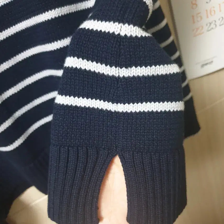 [BUNJANG] Uniqlo Striped Sweater Vest / 유니끌로 스트라이프 스웨터 나시