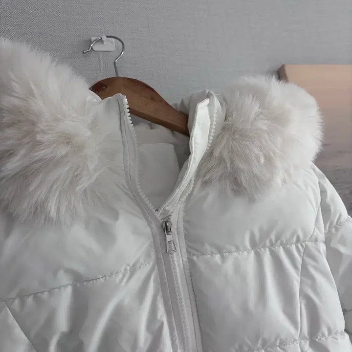 [BUNJANG] White Slimline Padded Jacket / 1회착용 화이트 슬림라인 패딩