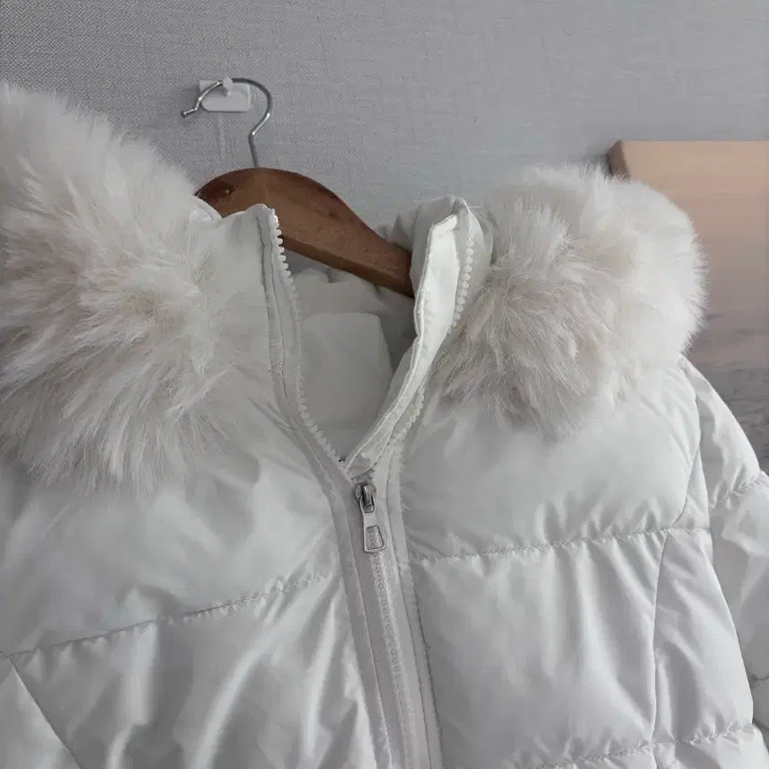 [BUNJANG] White Slimline Padded Jacket / 1회착용 화이트 슬림라인 패딩