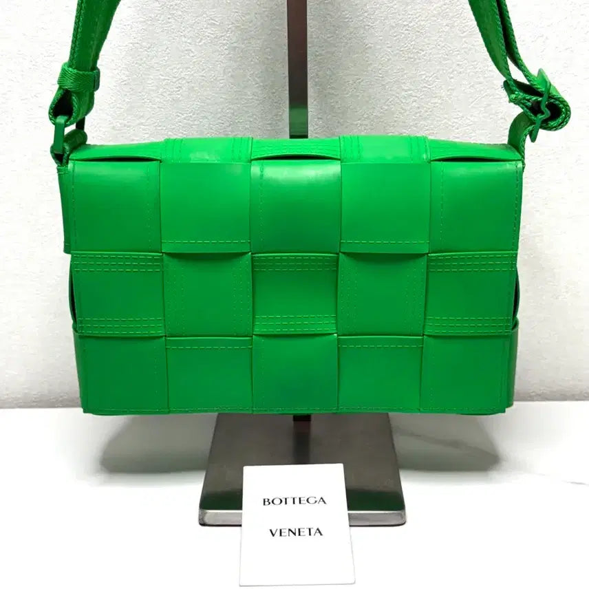 [BUNJANG] Bottega Veneta Rubber Cassette Bag Green / 보테가베네타 러버 카세트백 그린