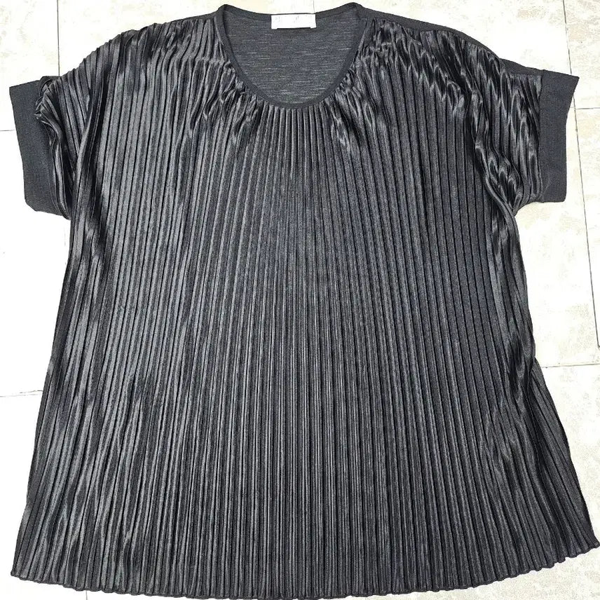 [BUNJANG] Black Pleated Short Sleeve T-shirt / 블랙 플리츠 반팔 티셔츠
