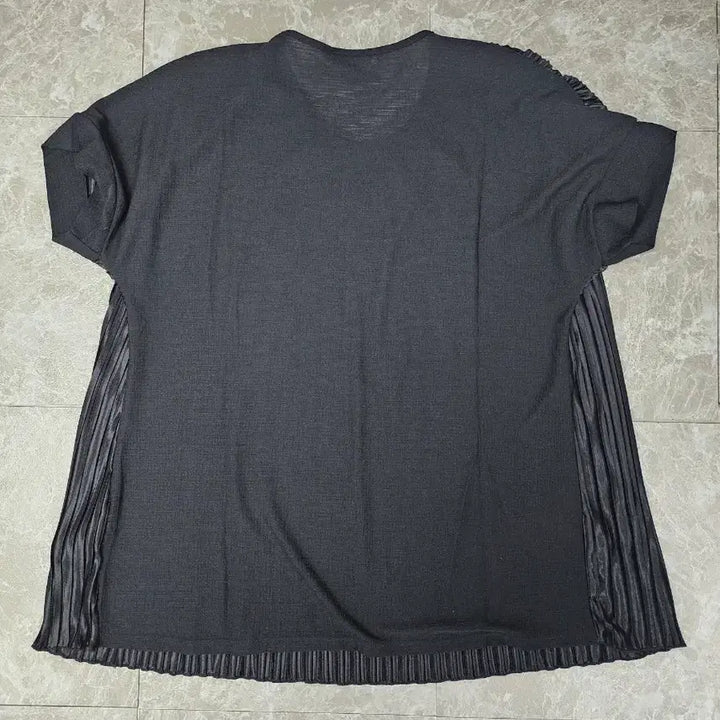 [BUNJANG] Black Pleated Short Sleeve T-shirt / 블랙 플리츠 반팔 티셔츠