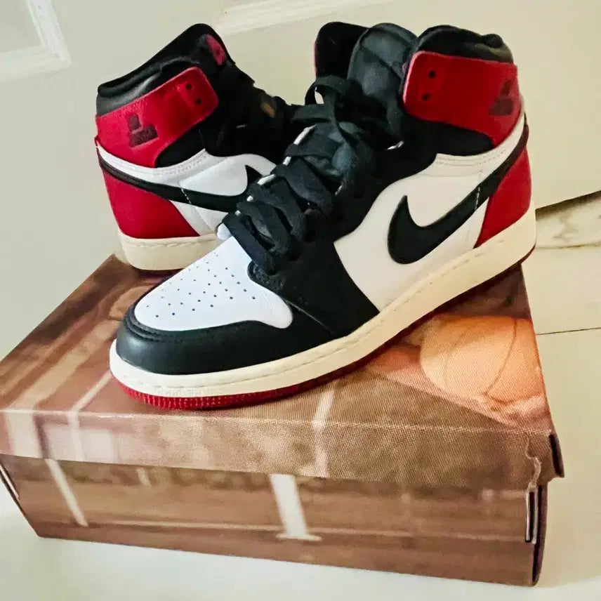 [BUNJANG] Jordan 1 Retro High OG Black Toe (GS 230) / 조던 1 레트로 하이 OG 블랙토 gs230
