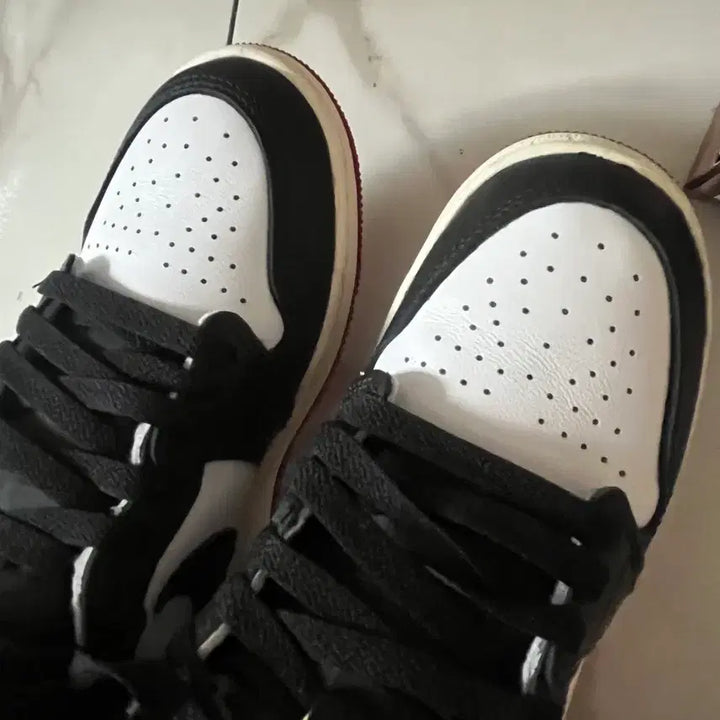 [BUNJANG] Jordan 1 Retro High OG Black Toe (GS 230) / 조던 1 레트로 하이 OG 블랙토 gs230