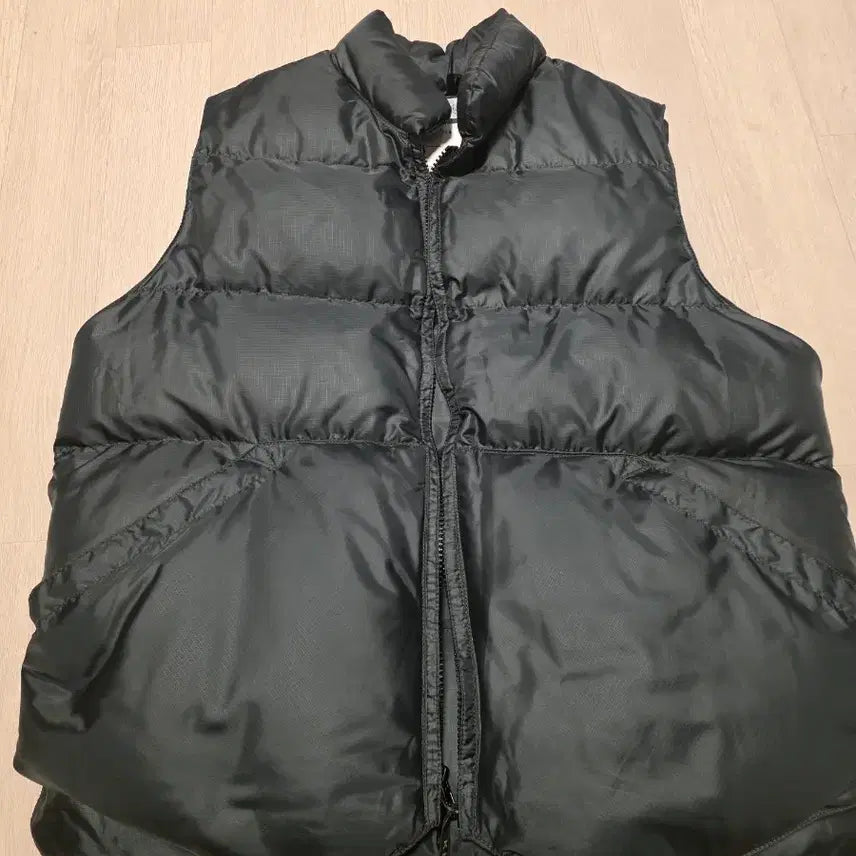 [BUNJANG] CDW Crescent Down Works Vest / 카키스xCDW 크레센트다운웍스 베스트 L