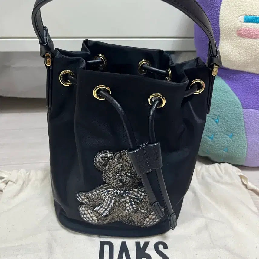 [BUNJANG] Daks Teddy Bear Embroidered Bucket Bag / 닥스 블랙 테디베어 자수 버킷백