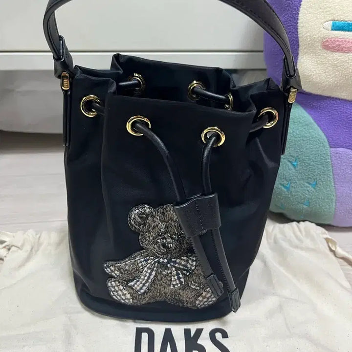 [BUNJANG] Daks Teddy Bear Embroidered Bucket Bag / 닥스 블랙 테디베어 자수 버킷백