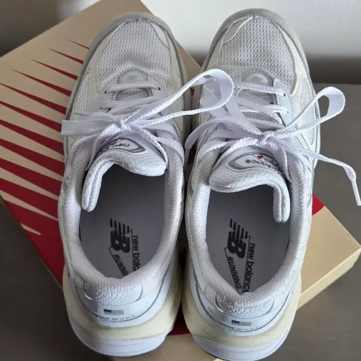 [BUNJANG] New Balance 990v6 White Sneakers / (255) 뉴발란스 990v6 화이트 255