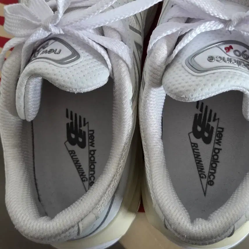 [BUNJANG] New Balance 990v6 White Sneakers / (255) 뉴발란스 990v6 화이트 255