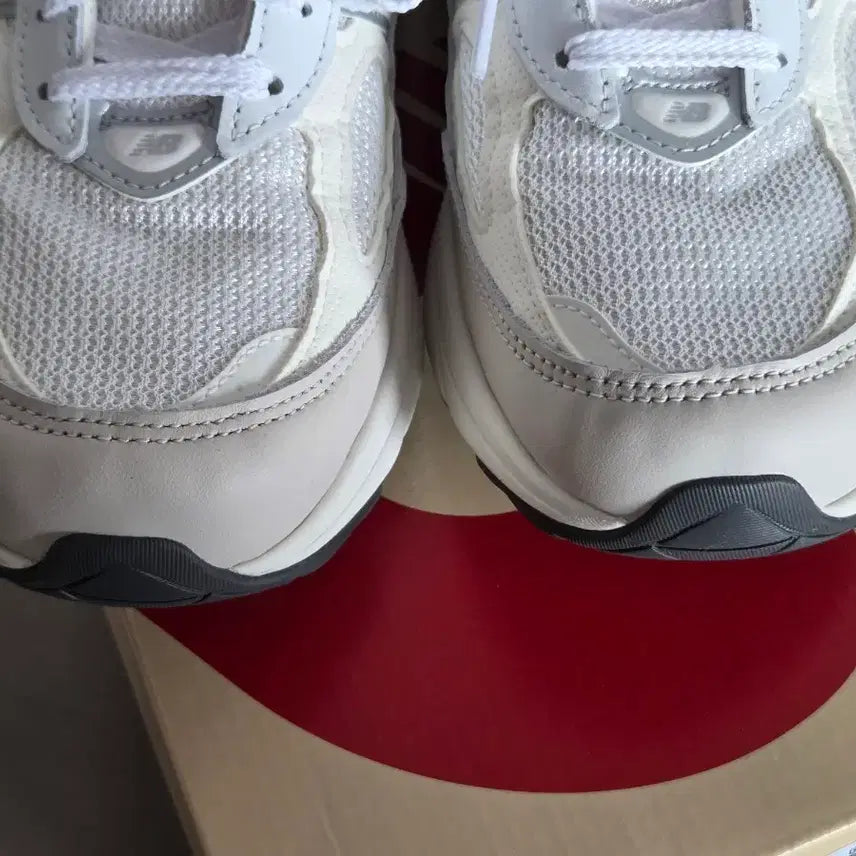 [BUNJANG] New Balance 990v6 White Sneakers / (255) 뉴발란스 990v6 화이트 255