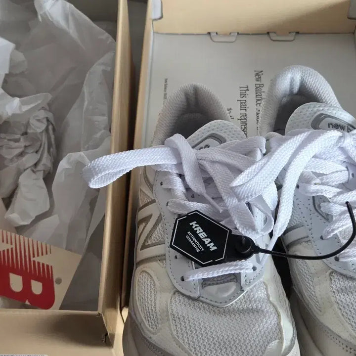 [BUNJANG] New Balance 990v6 White Sneakers / (255) 뉴발란스 990v6 화이트 255