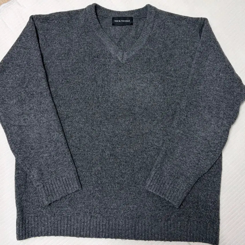 [BUNJANG] Nick&Nicole V-Neck Knit Charcoal Gray / 닉앤니콜 브이넥 니트 차콜그레이 free