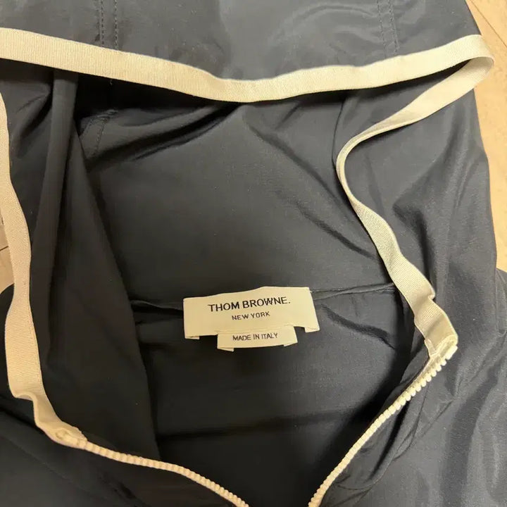 [BUNJANG] Thom Browne Hooded Windbreaker Navy Jacket / 톰브라운 후드바람막이 네이비 판매합니다