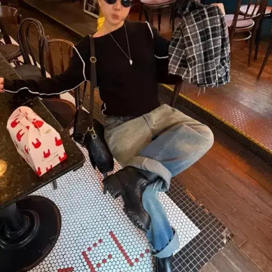 [BUNJANG] DINIIT Black Line Boat Neck Knit / 다이닛 블랙 라인 보트넥 니트 (새상품