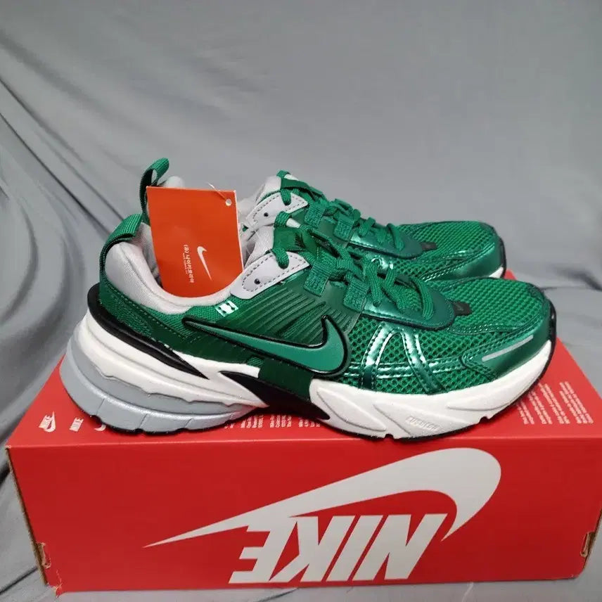 [BUNJANG] Nike V2K Run Sneakers / (새제품)나이키 V2K 런 240