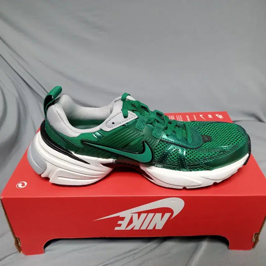 [BUNJANG] Nike V2K Run Sneakers / (새제품)나이키 V2K 런 240