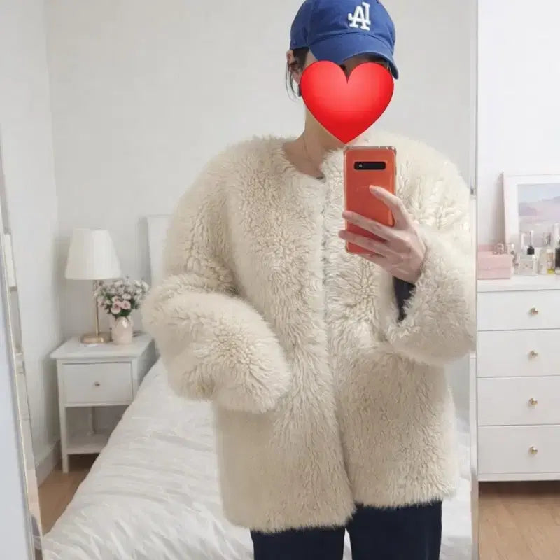 [BUNJANG] Beige Oversized Faux Fur Coat (Size M) / 무료배송 여성 베이지 퍼코트 오버핏  새상품급 M