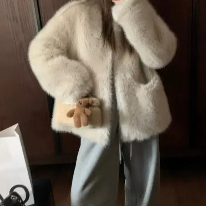 [BUNJANG] Beige Oversized Faux Fur Coat (Size M) / 무료배송 여성 베이지 퍼코트 오버핏  새상품급 M