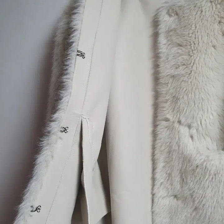 [BUNJANG] Beige Oversized Faux Fur Coat (Size M) / 무료배송 여성 베이지 퍼코트 오버핏  새상품급 M
