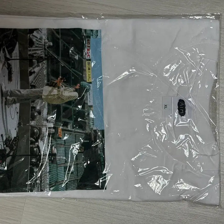 [BUNJANG] Aimyon Searchlight T-shirt / 아이묭 서치라이트 티셔츠