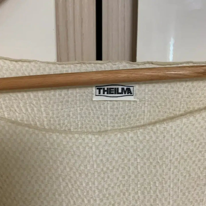 [BUNJANG] theilma Off-Shoulder Two-Way T-Shirt / theilma 오프숄더 투웨이 티셔츠