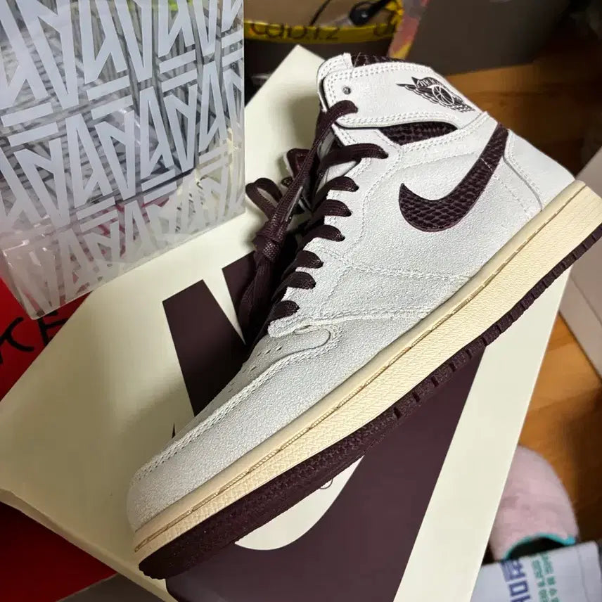 [BUNJANG] Nike Jordan 1 A Ma Maniére Sneakers / 조던1 아마마니에르 275