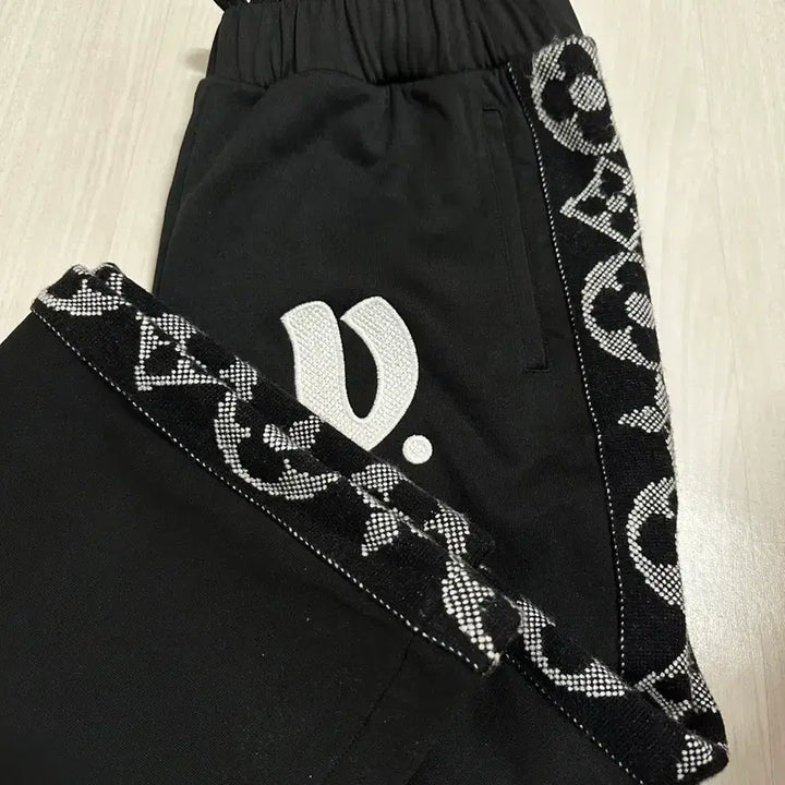 [BUNJANG] Louis Vuitton Monogram Jersey Pants / 루이비통 LV 모노그램 져지 팬츠 정품 / M / 케어가능