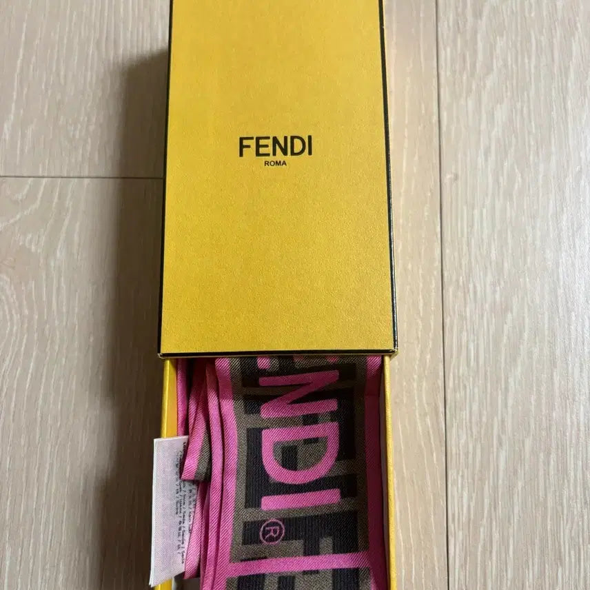 [BUNJANG] Fendi Silk Twilly Scarf / 펜디 실크 트윌리 스카프 새제품
