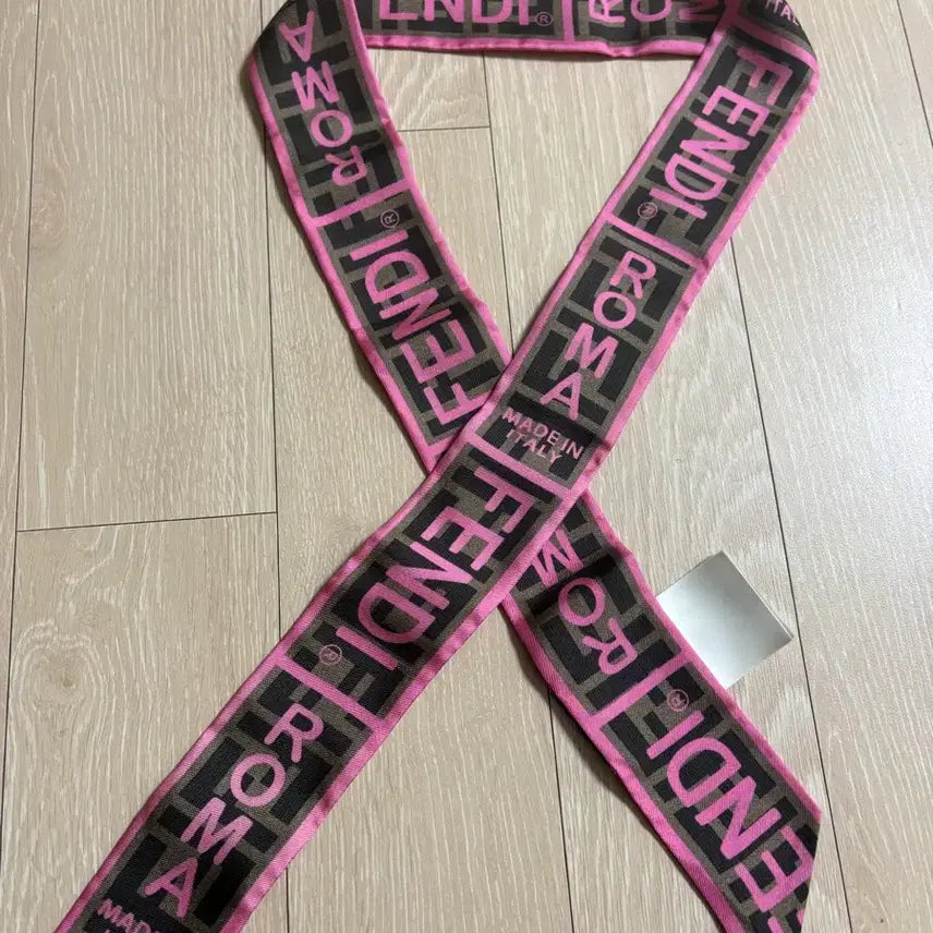 [BUNJANG] Fendi Silk Twilly Scarf / 펜디 실크 트윌리 스카프 새제품