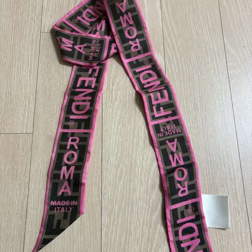 [BUNJANG] Fendi Silk Twilly Scarf / 펜디 실크 트윌리 스카프 새제품