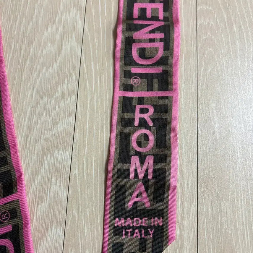 [BUNJANG] Fendi Silk Twilly Scarf / 펜디 실크 트윌리 스카프 새제품