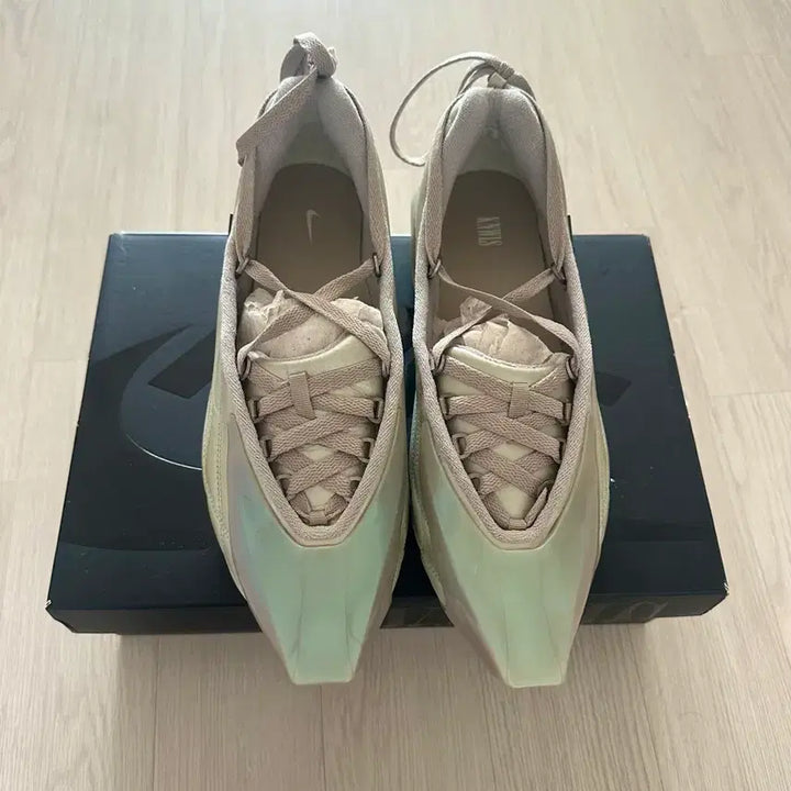 [BUNJANG] Nike Knowles Air Max Muse Beige Sneakers / 나이키 X 노울스 에어맥스 뮤즈 베이지 250