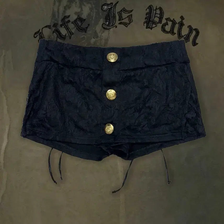 [BUNJANG] Black Lace Detail Shorts / 금장 버튼 블랙 레이스 디테일 숏팬츠