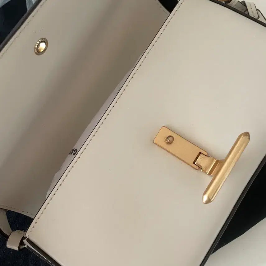 [BUNJANG] Joy Gryson Tribeca Mini Shoulder Bag Cabbage White / 조이그라이슨 트라이베카 숄더백 미니 캐비지화이트