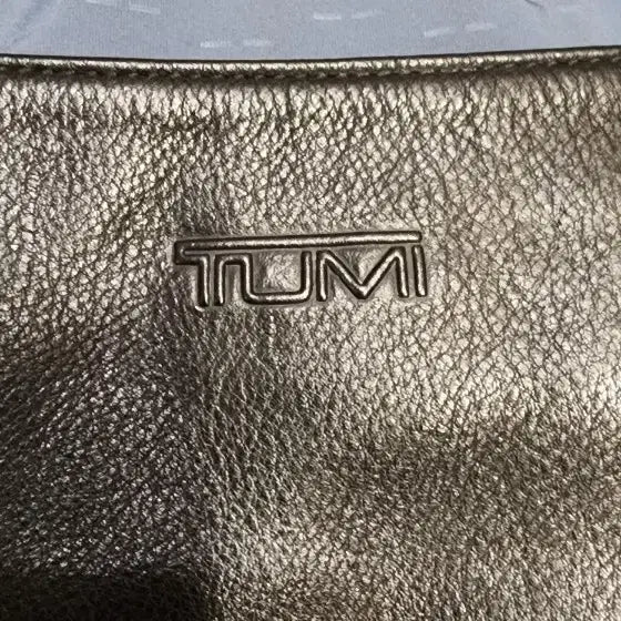 [BUNJANG] TUMI Leather Crossbody Bag / 투미 TUMI 가죽 크로스바디백