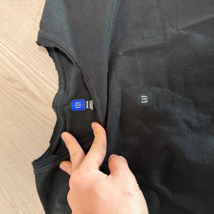 [BUNJANG] YZY Gap Small Logo Long Sleeve T-shirt / 이지 갭 스몰로고 롱슬리브 티셔츠
