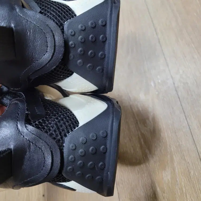 [BUNJANG] Tandy Mesh Ugly Sneakers 245 / 탠디 메쉬 어글리 스니커즈245