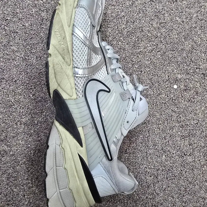 [BUNJANG] Nike V2K Run Summit White Sneakers / 나이키 v2k런 서밋화이트