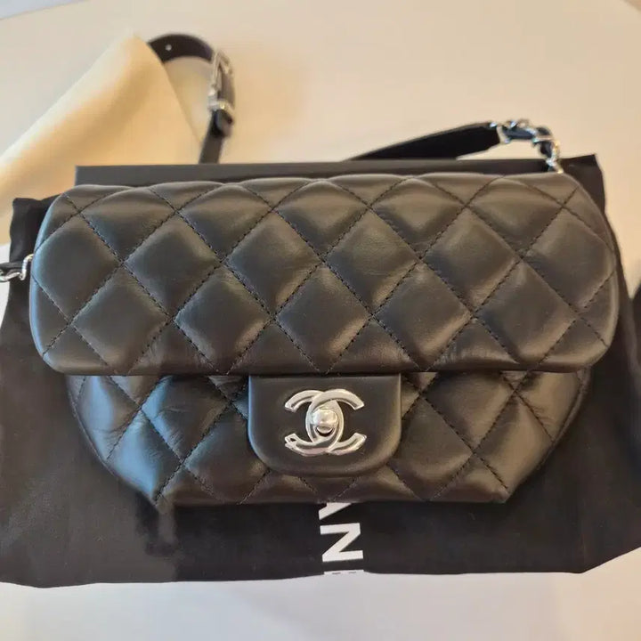 [BUNJANG] Chanel Quilted Leather Chain Belt Bag / [새상품 정품]샤넬 퀼팅 레더 체인 벨트백 블랙 유니폼 라인