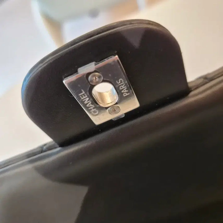 [BUNJANG] Chanel Quilted Leather Chain Belt Bag / [새상품 정품]샤넬 퀼팅 레더 체인 벨트백 블랙 유니폼 라인