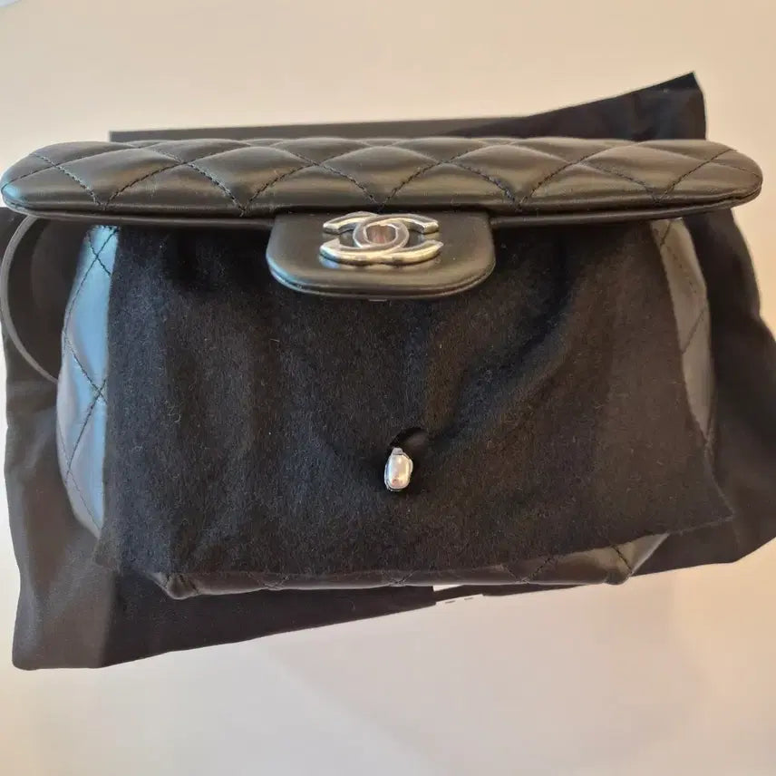 [BUNJANG] Chanel Quilted Leather Chain Belt Bag / [새상품 정품]샤넬 퀼팅 레더 체인 벨트백 블랙 유니폼 라인