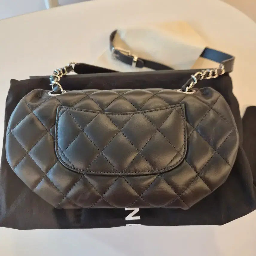 [BUNJANG] Chanel Quilted Leather Chain Belt Bag / [새상품 정품]샤넬 퀼팅 레더 체인 벨트백 블랙 유니폼 라인