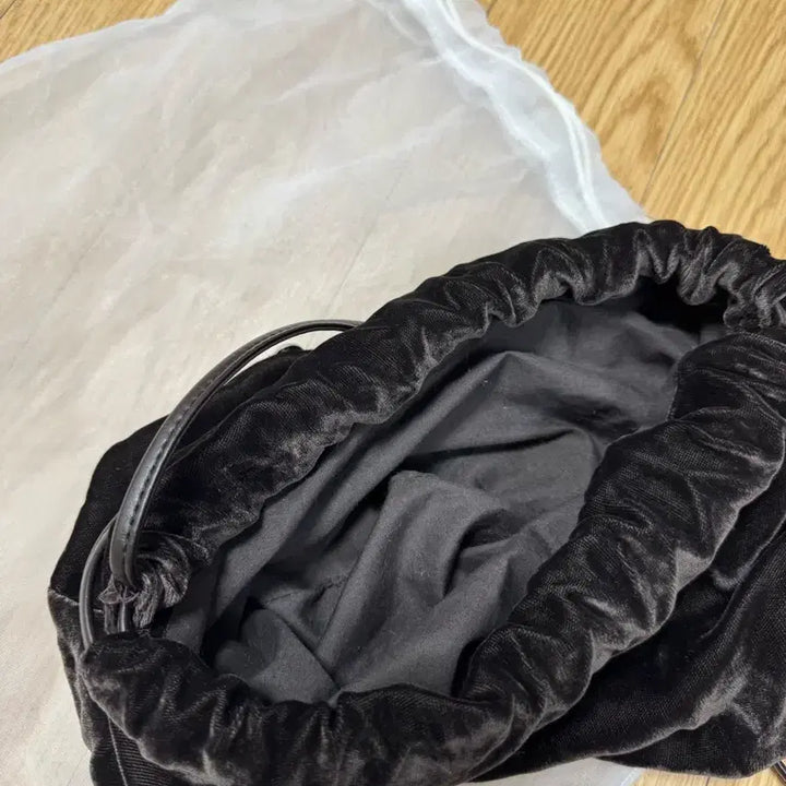 [BUNJANG] AMOMENTO Velvet Mini Bag Dark Brown / 아모멘토 벨벳 미니 백 다크브라운