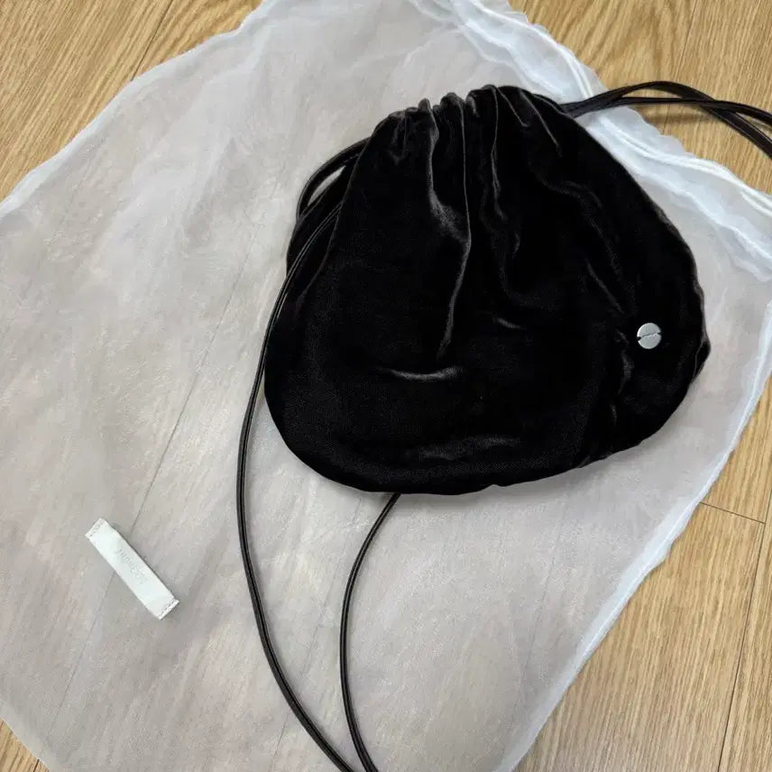 [BUNJANG] AMOMENTO Velvet Mini Bag Dark Brown / 아모멘토 벨벳 미니 백 다크브라운