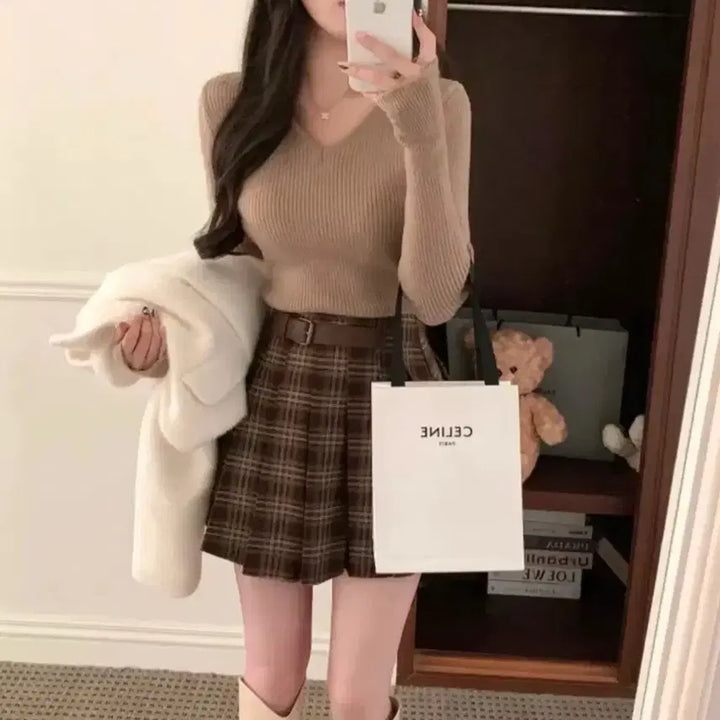 [BUNJANG] Bluffit V-neck Ribbed Knit Top Mocha / 에이블리 블러핏 브이넥 골지 니트 모카