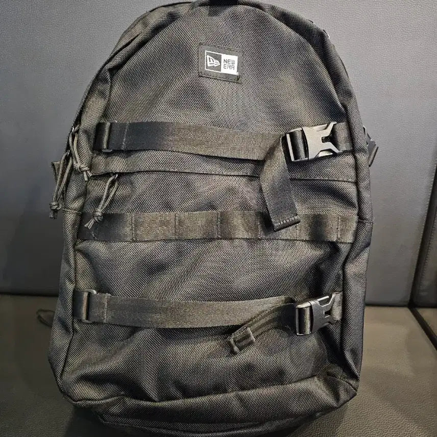 [BUNJANG] New Era Graphite Backpack / 뉴에라 캐리어 백팩 그라파이트