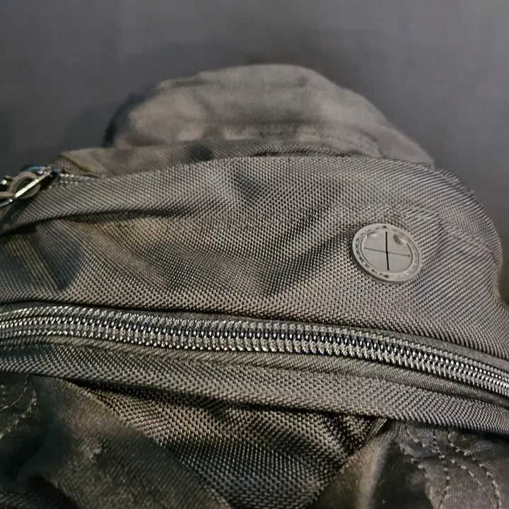 [BUNJANG] New Era Graphite Backpack / 뉴에라 캐리어 백팩 그라파이트