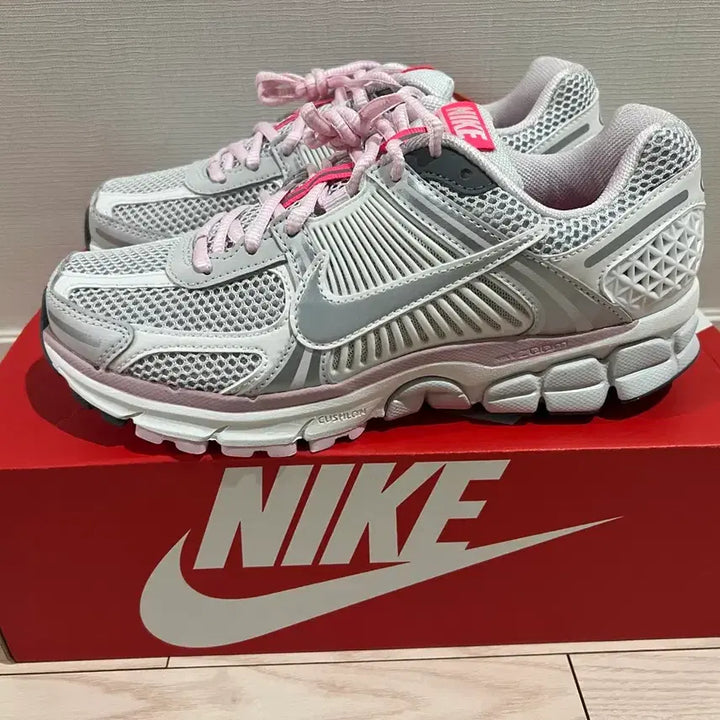 [BUNJANG] Nike Zoom Vomero 5 Pink (Size 250) / 나이키 줌보메로 5 핑크 새상품 250사이즈