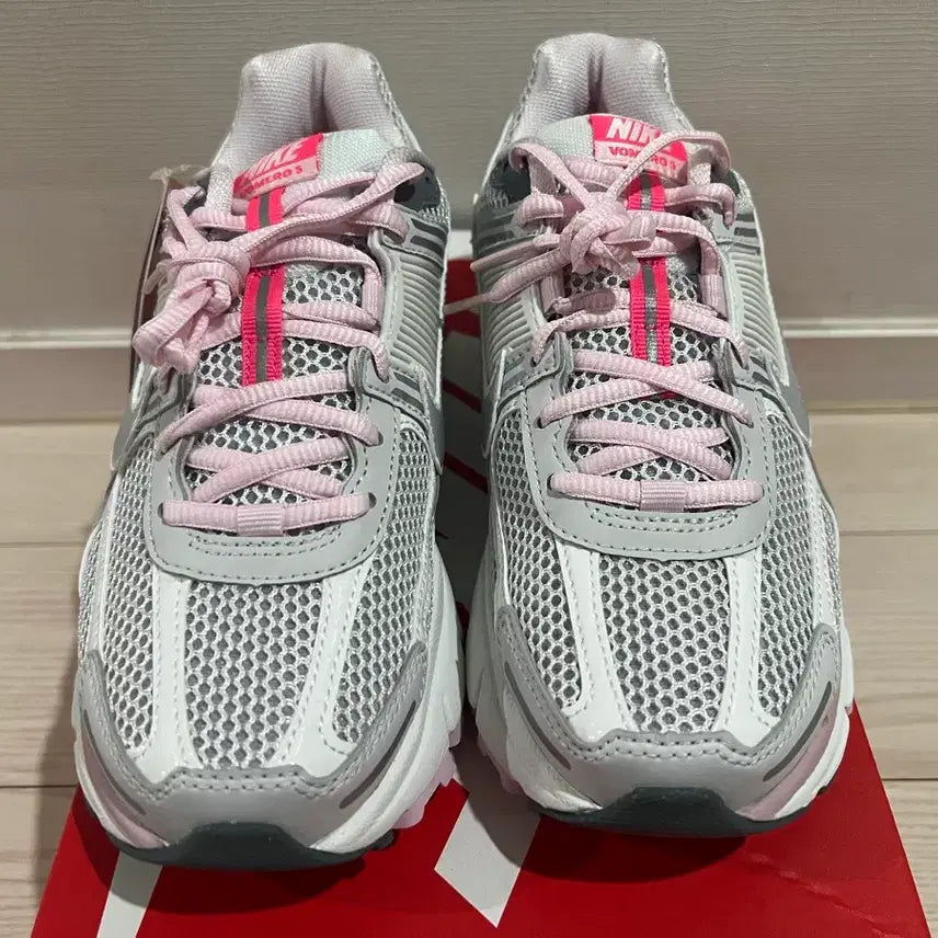[BUNJANG] Nike Zoom Vomero 5 Pink (Size 250) / 나이키 줌보메로 5 핑크 새상품 250사이즈
