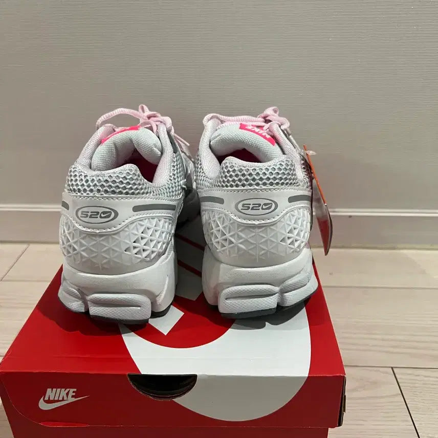 [BUNJANG] Nike Zoom Vomero 5 Pink (Size 250) / 나이키 줌보메로 5 핑크 새상품 250사이즈